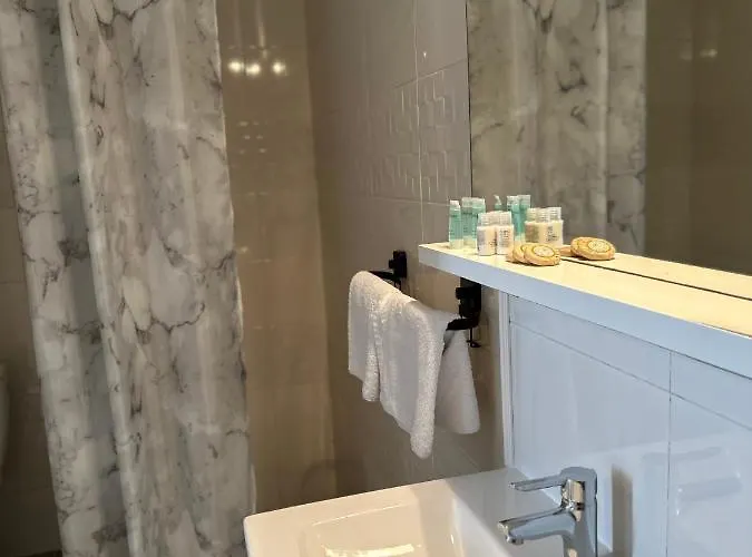 Dore Szálloda Nîmes