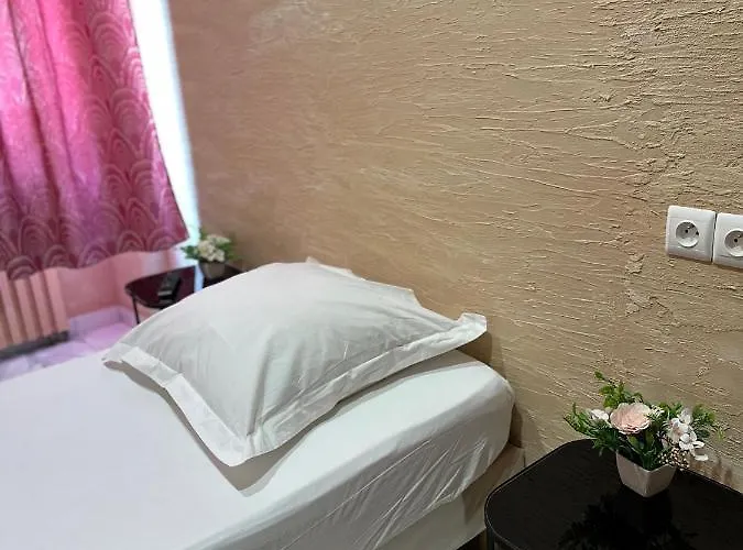 Dore Szálloda Nîmes